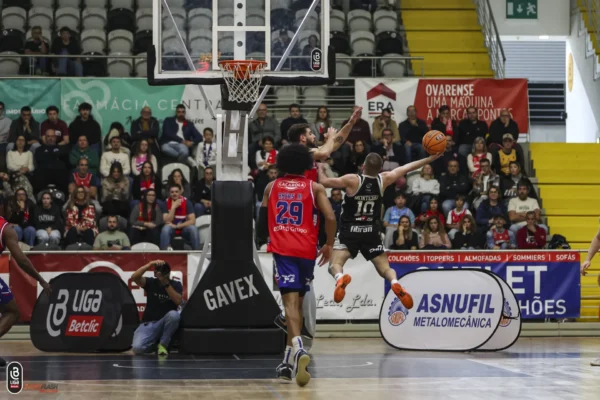Mačs starp "Ovarense" un "Oliveirense"